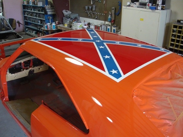 Building the General Lee: confederate battle flag