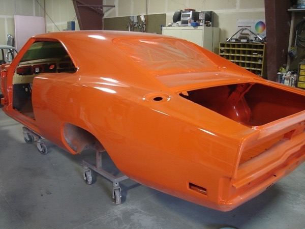 Building the General Lee: painted body with side marker